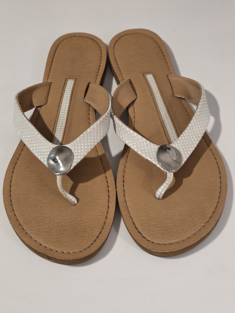 New Directions White Sandals with Silver Metal Accent